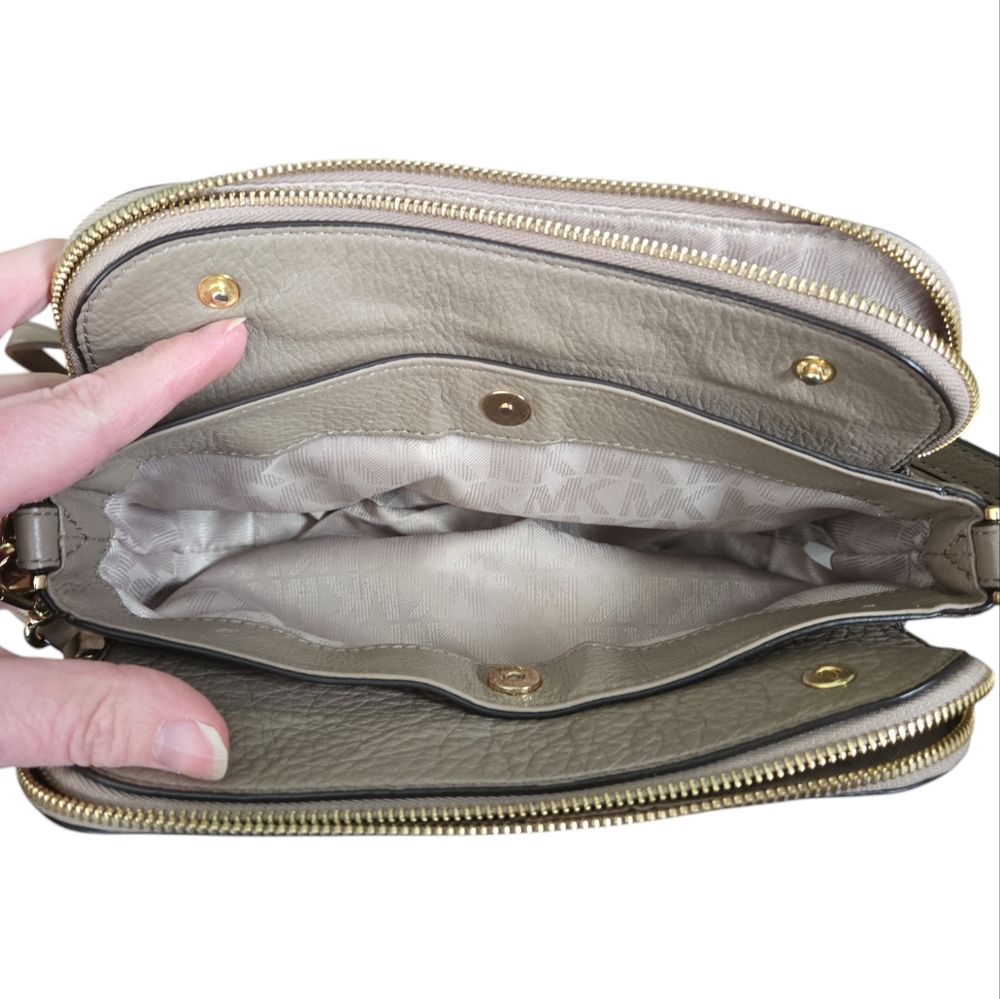MICHAEL KORS POCKETBOOK - Picture 4 of 10